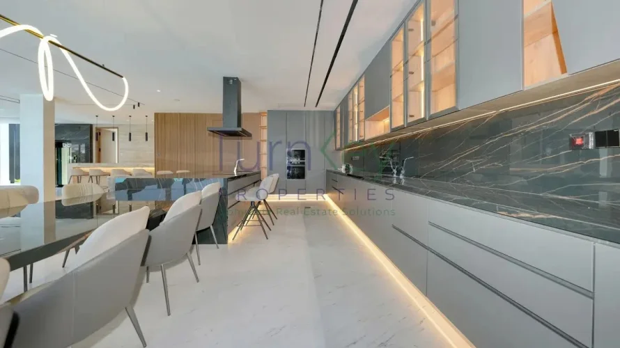 6 bedrooms villa for sale , Palm Jumeirah, Dubai, UAE No. 3594 № 1